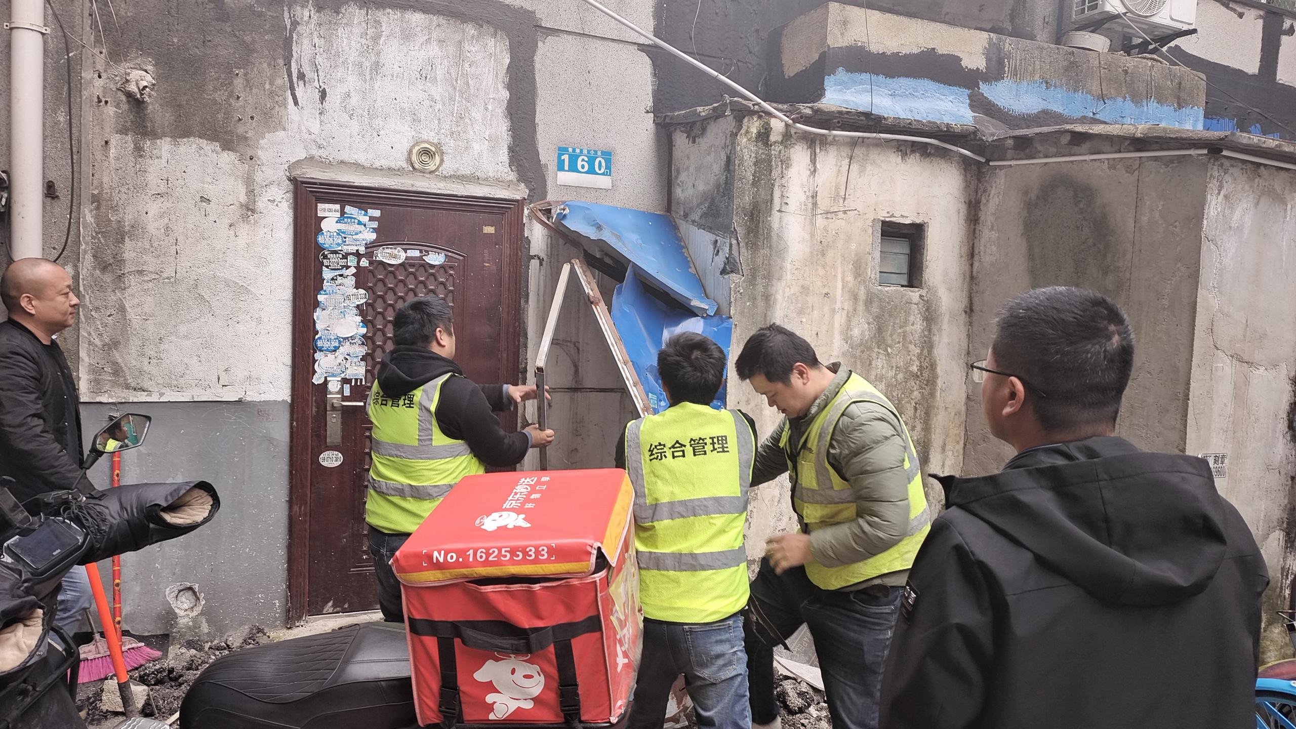 拆违护民生！钢花村街道解决多年“厕所难题”，居民称“空气都清新了”.doc