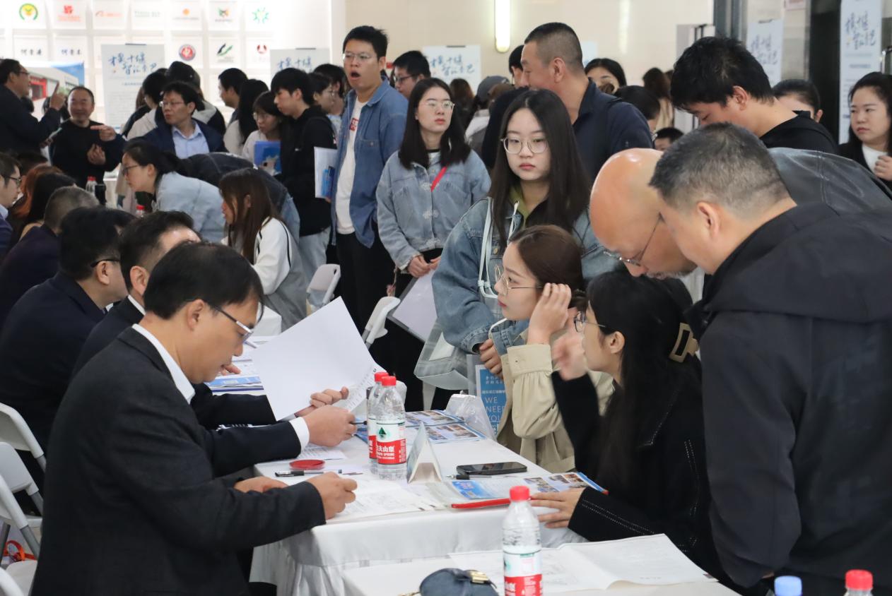 引育并举厚植人才沃土！十堰赴陕西高校巡回招聘会圆满收官（10.19）最新.doc