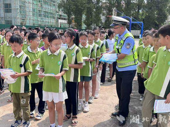 广水交警走进校园上好安全“第一课”