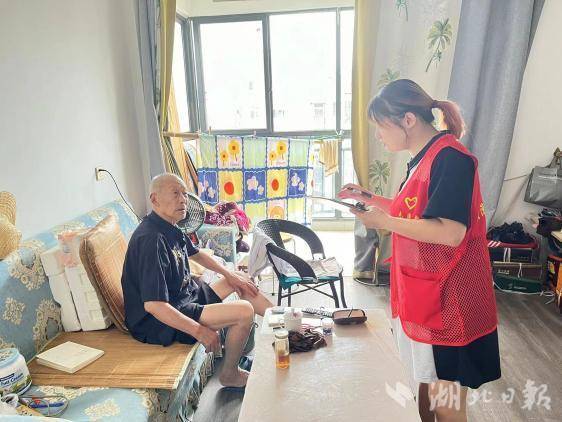 2024.7.11大湾社区：走访辖区老人 传递社区温暖.docx
