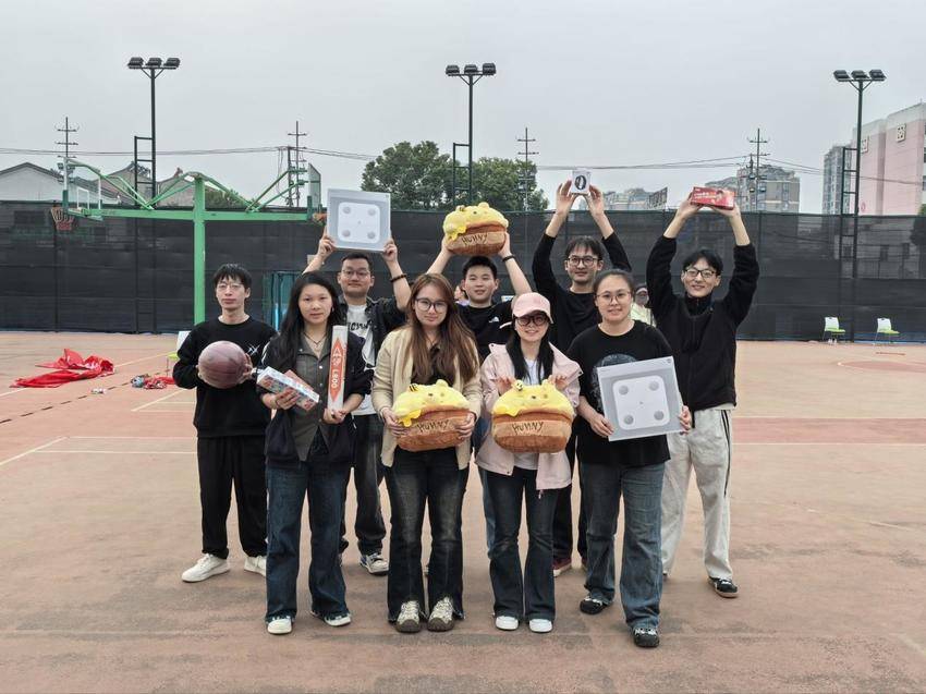长江大学化工学院举办研究生秋季趣味运动会.docx