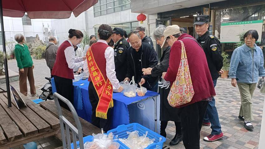 尚书巷社区：立冬包饺子，居民乐融融.docx