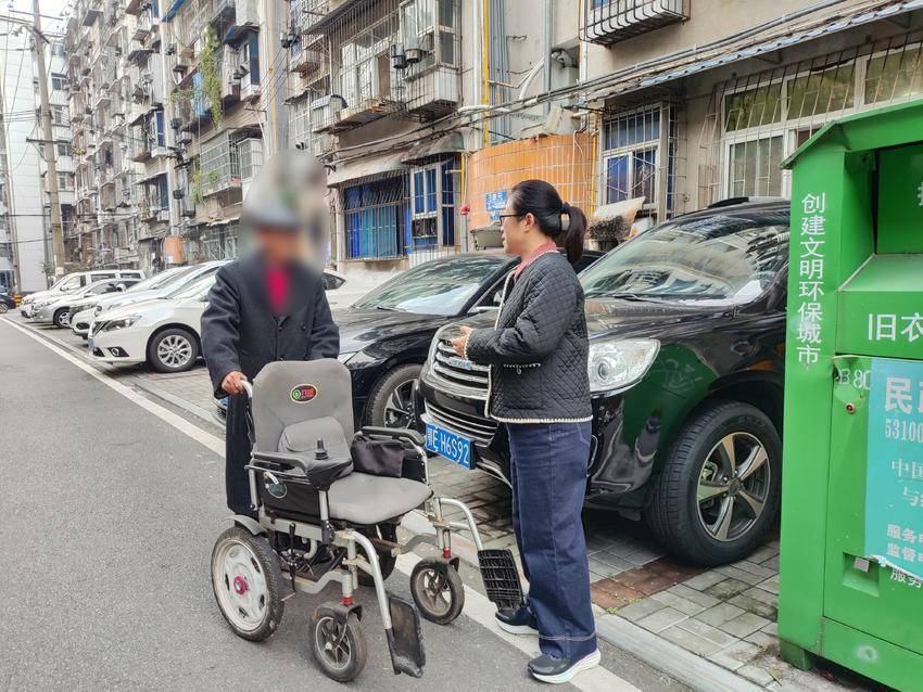 反诈宣传进小区，网格员暖心守护“钱袋子”.doc