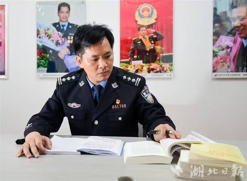 谭纪雄.jpg