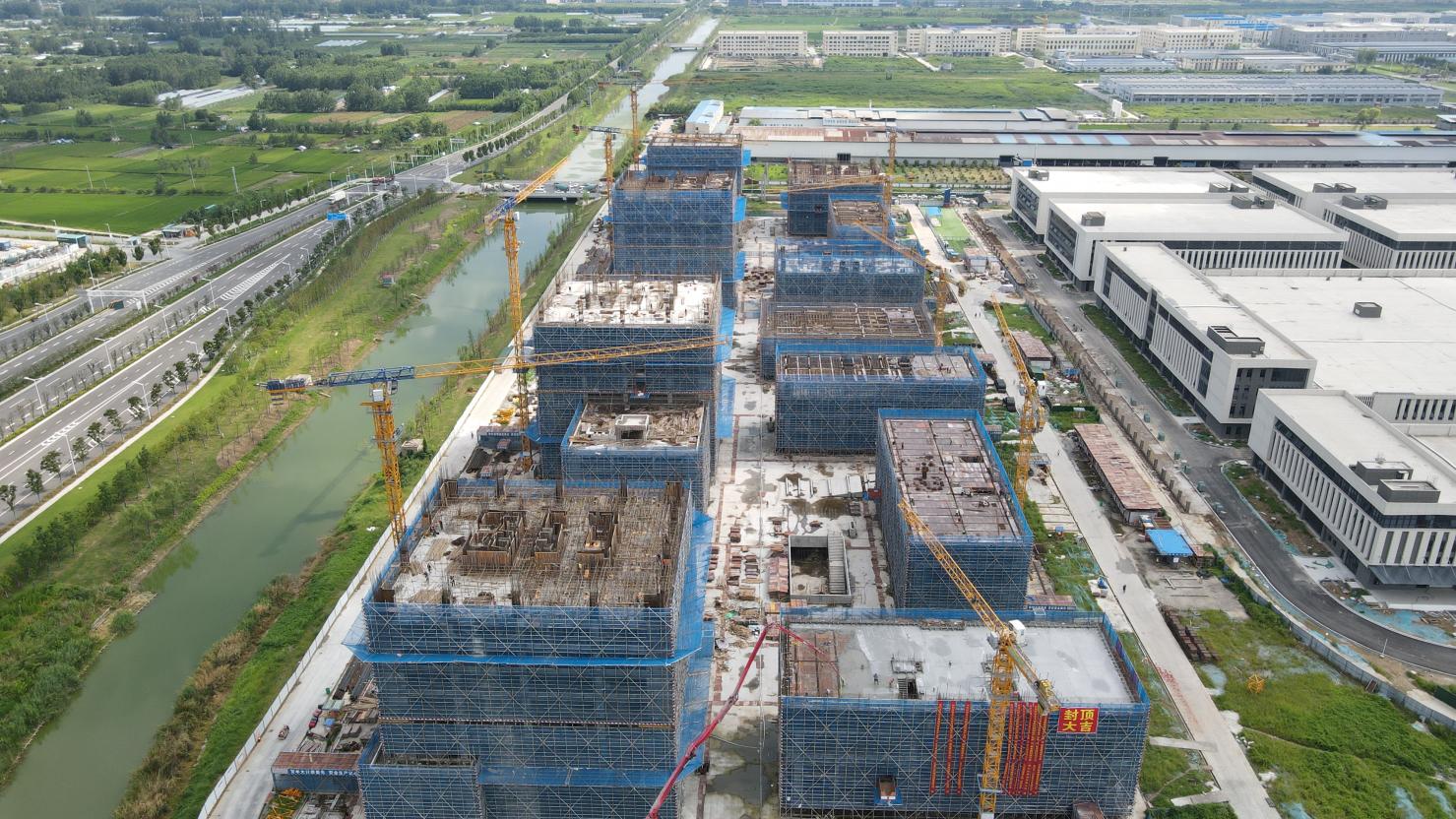 【交通强国】宿迁北斗产业园项目科研区首栋研发办公楼完成封顶.docx