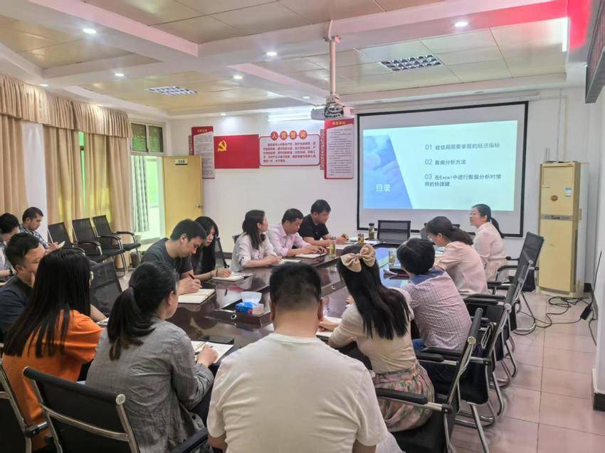 县经信局：业务大讲堂为经信干部靶向充电强本领.docx