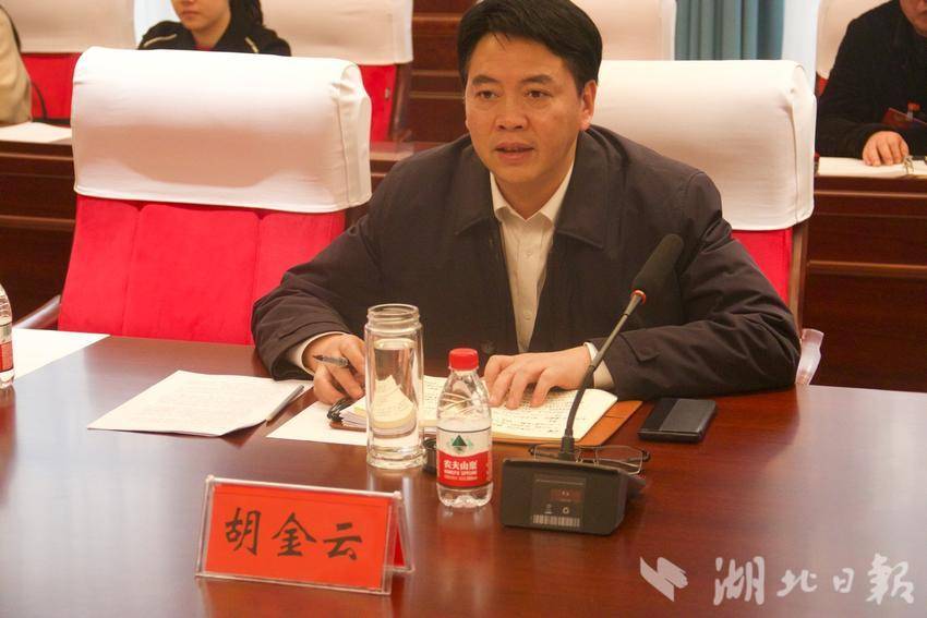 胡金云等县领导继续参加县政协委员分组讨论(1).doc