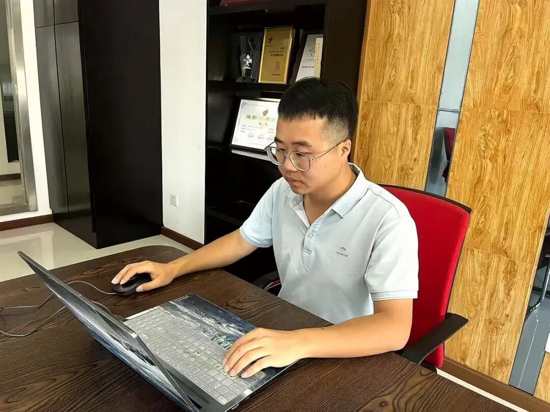 办公.jpg
