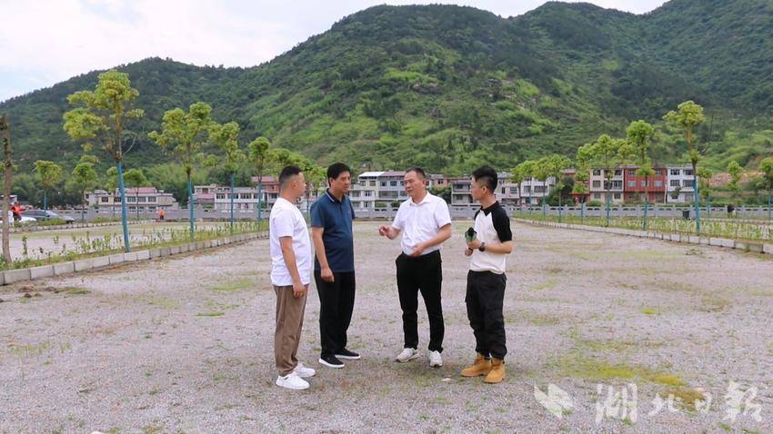 蕲春大峡谷漂流景区高管向媒体介绍情况