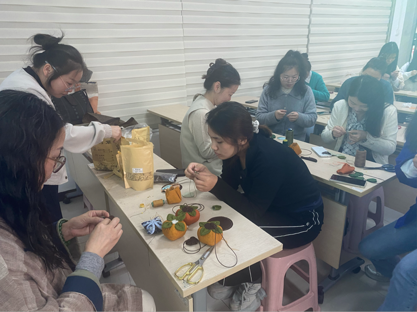 指尖传承布艺生辉，非遗文化走进(2).docx