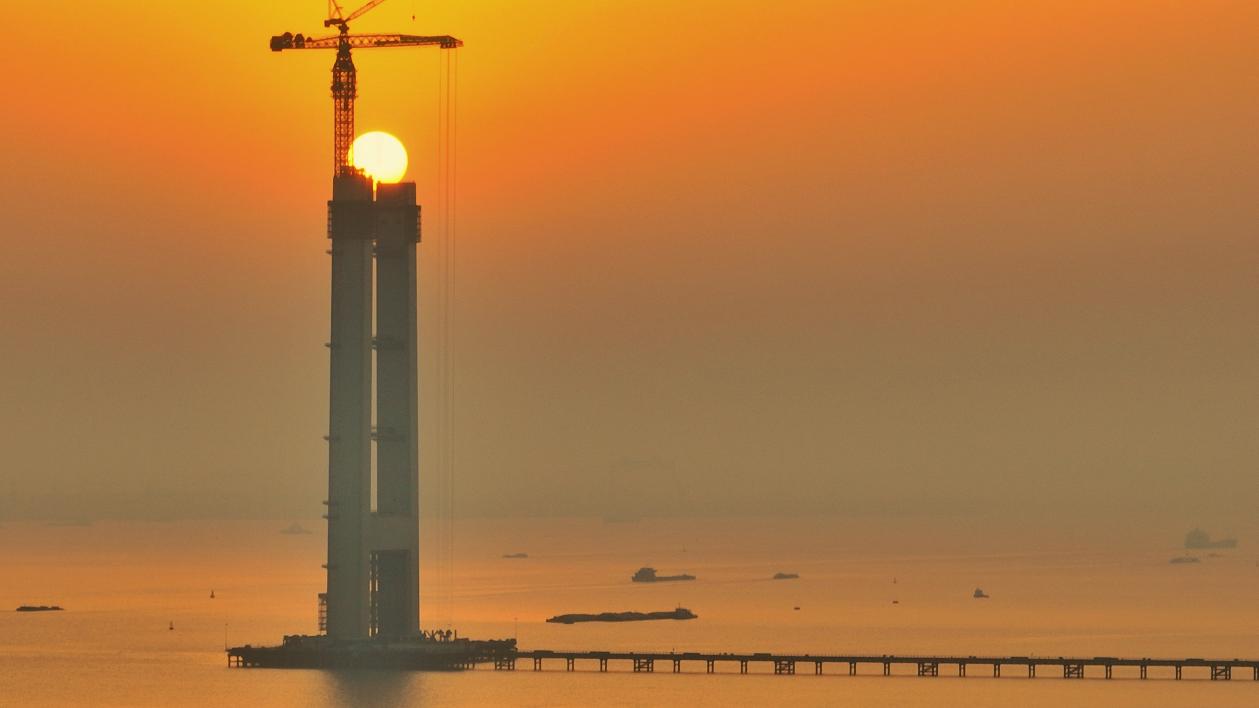 【特别策划】图见世界最高桥塔，沐浴日光拔节长高.docx