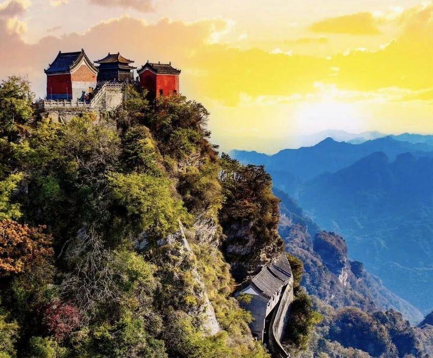 武当山景区开学季送福利：大学生专属优惠上线 周末直通车便捷畅游.doc