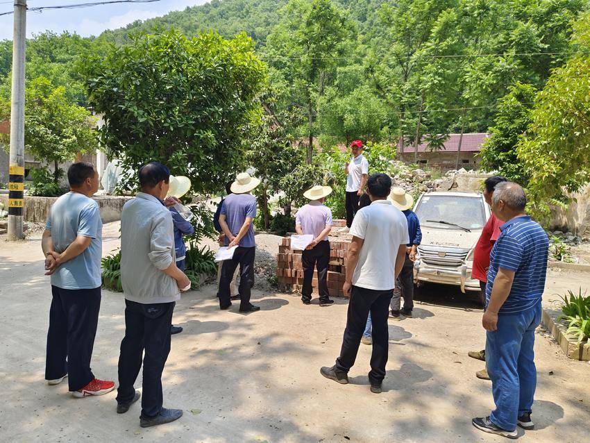 丹江口市政协：“一线协商” 聚众智  “共同缔造”暖民心.doc