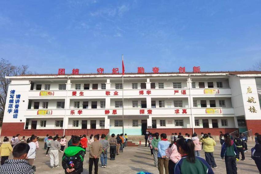 安陆市王义贞镇星火小学：实操演练强技能 消防安全驻童心.docx