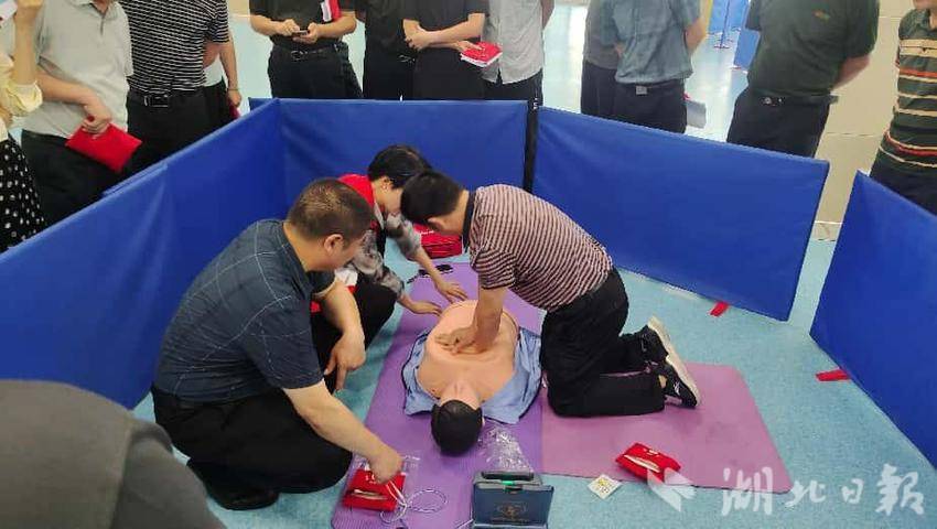 “十堰一起救”丹江口在行动————60名中青年干部“持证”上岗 成为生命守护“急先锋”.docx