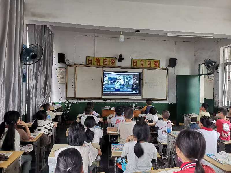 后续！网红开飞机直播坠机身亡飞机花了35万烧的只剩一条腿了(图1)