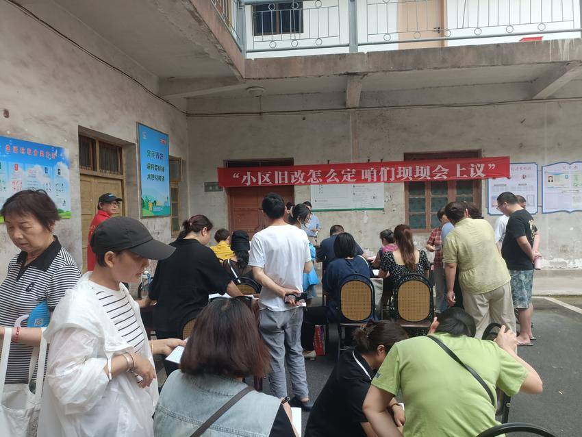 西陵区西坝街道甲街社区新时代文明实践站开展持续深入移风易俗文明实践活动——垃圾分类一小步，健康文明一大步.docx