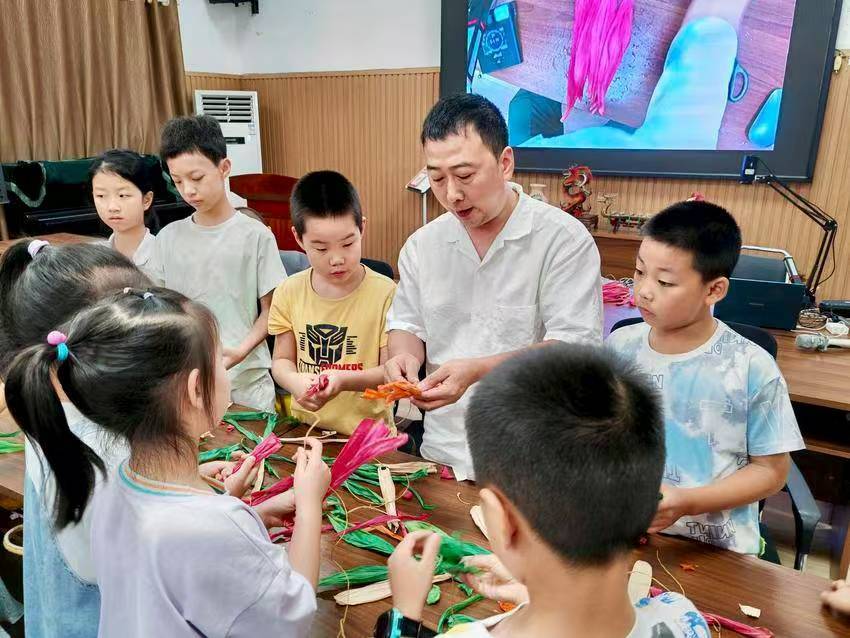 秭归县32个“爱心托管班”托稳1200余名儿童多彩暑假.docx