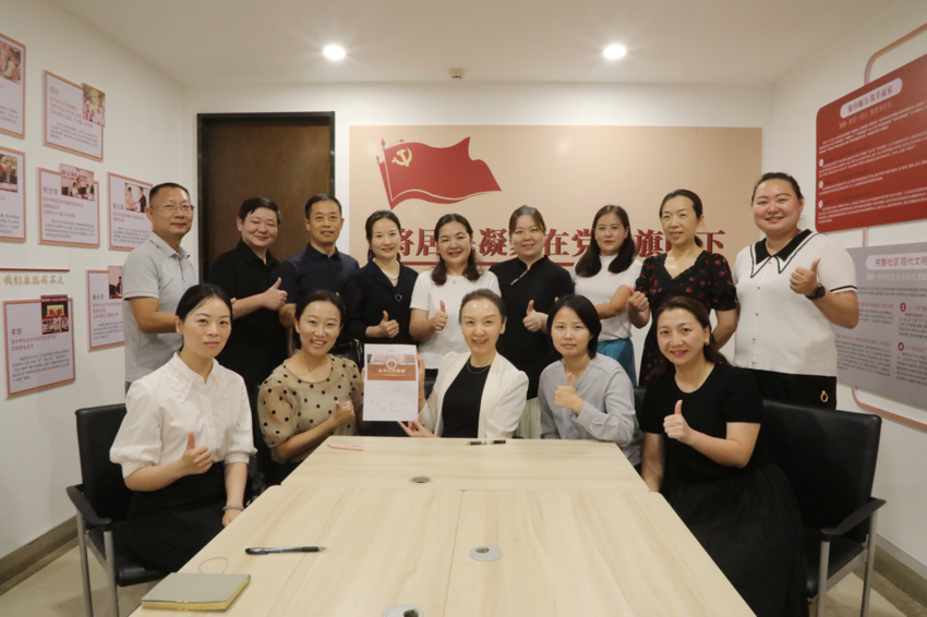 武汉江岸：名书记“1+10”传帮带 年轻社区书记跟班“取真经”.doc