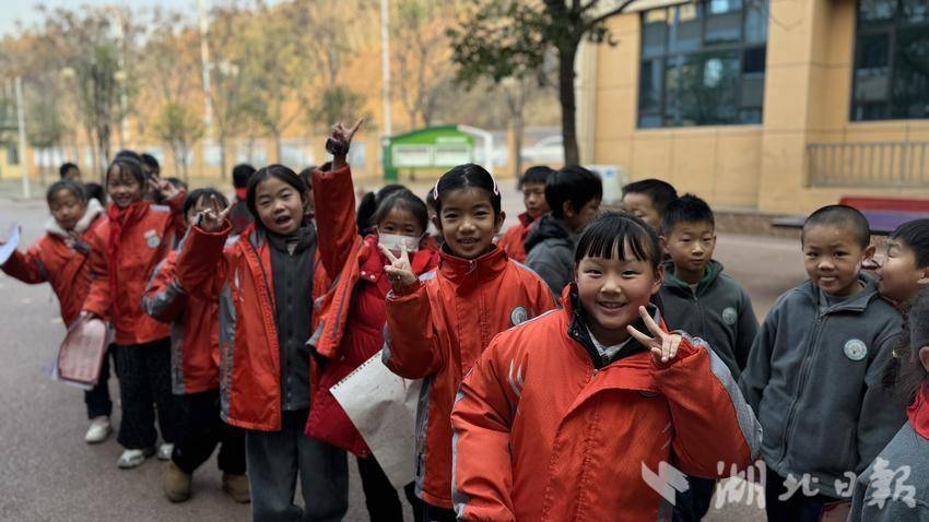 骐骥逐光启新程 趣味闯关迎新春(1).doc