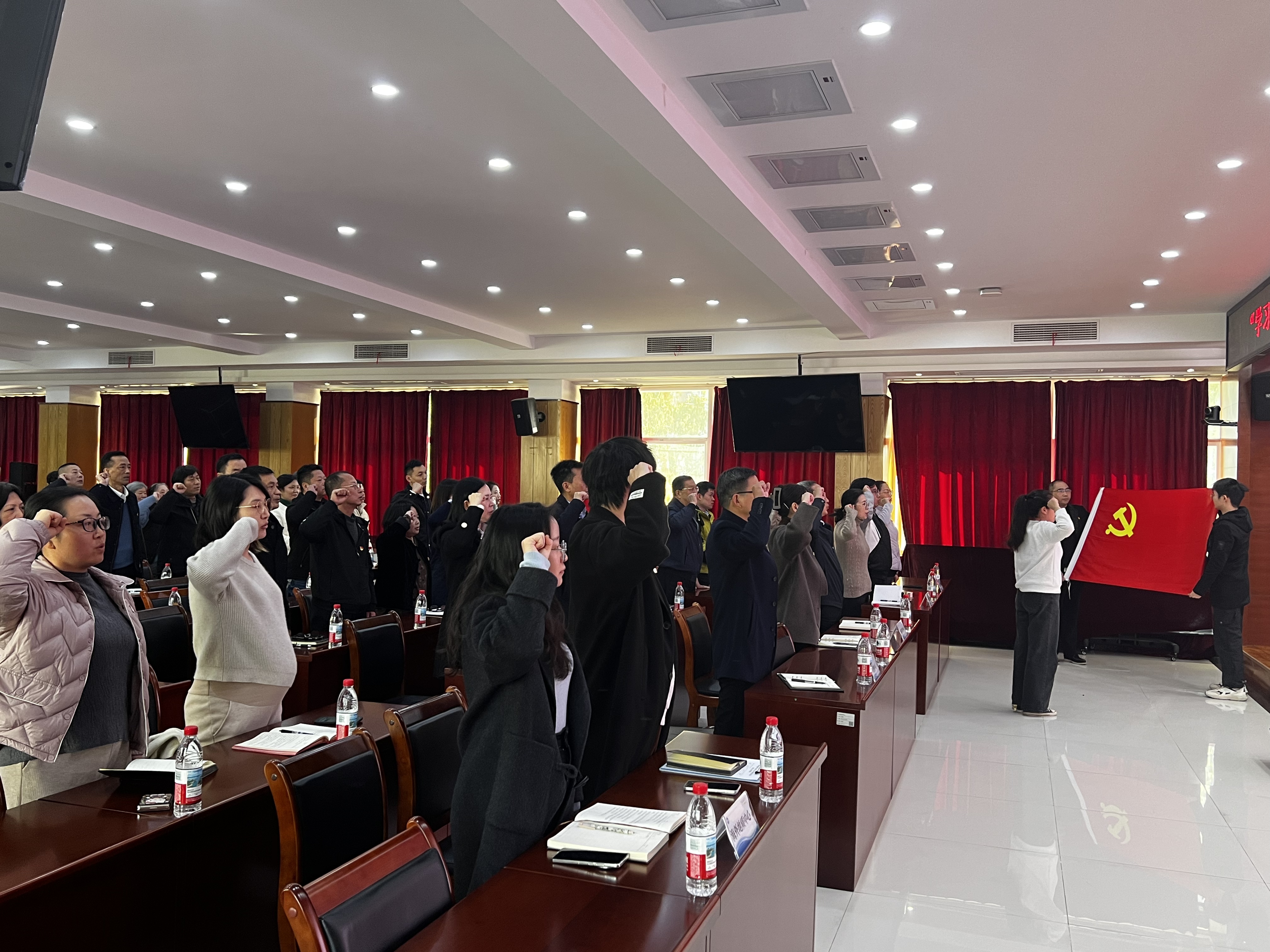 万松街道：武商集聚区联合支部主题党日暨党的四中全会精神宣讲11.28.doc