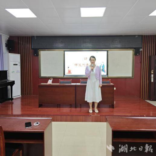 青蓝结对育桃李.docx
