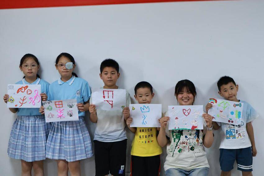 指尖捏出千年文明！湖北文理学院志愿者带娃解锁甲骨文新玩法.docx