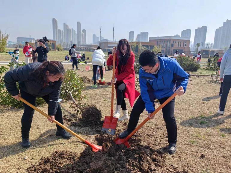 3.10大手拉小手携手共赴绿色之约(1).docx