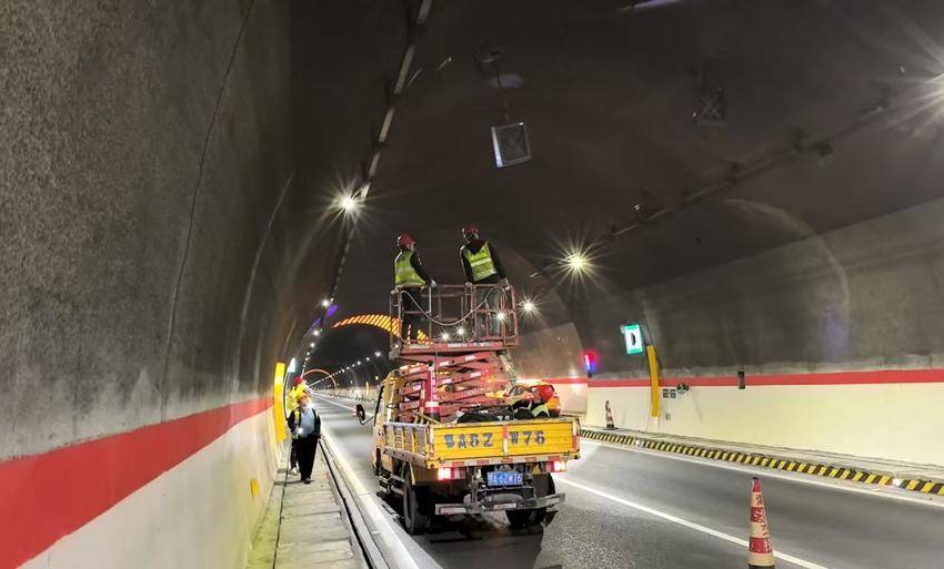 分秒必争！43分钟完成特长隧道抢修，创造应急处置新速度.docx