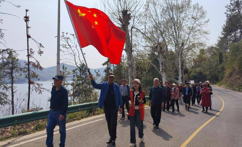 万人社区活动简报(1).docx