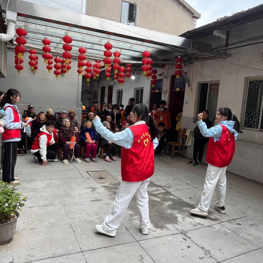 1爱心暖夕阳：御河社区携手荆州学院开展敬老活动.doc