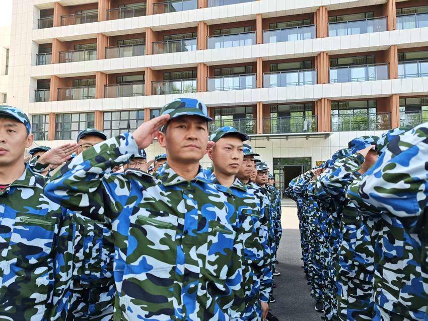沙场练兵展风采 淬火成钢砺初心.doc