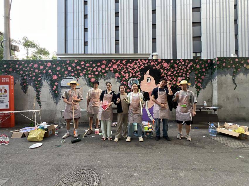 艺术邂逅社区，旧墙披上“新衣裳”.docx