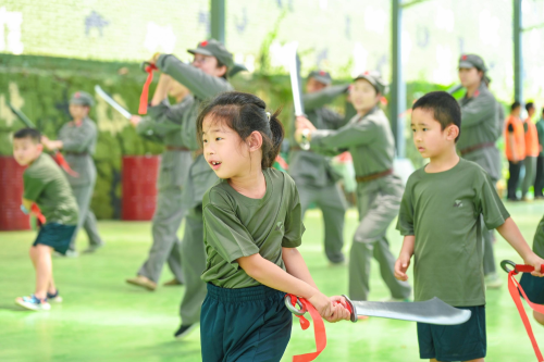 破解双职工家庭暑期“带娃难题”：壹品物业的创新托管模式.docx