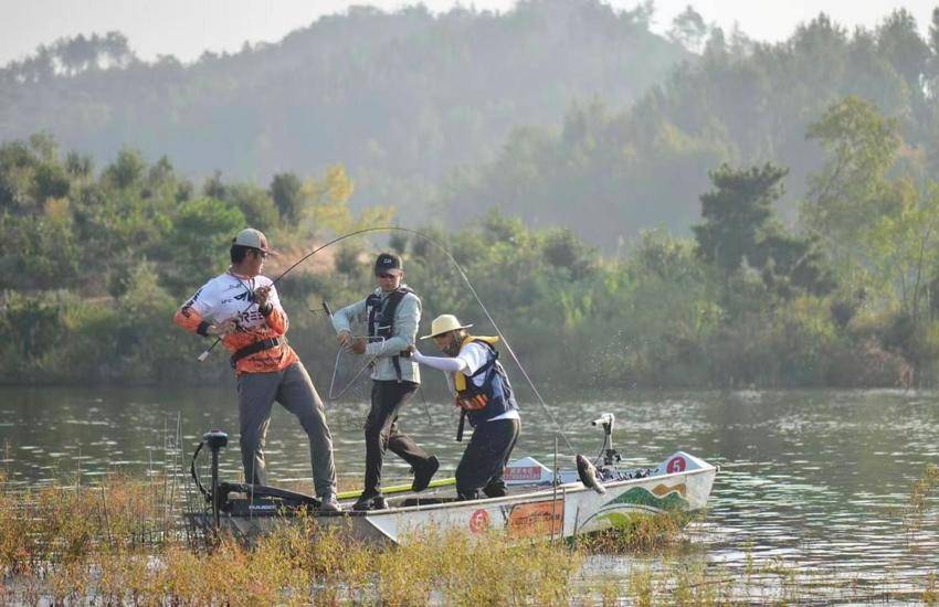 一竿钓四季 一城聚花海！2025“钓鱼之城”中国鲈钓巅峰赛首场收官.docx