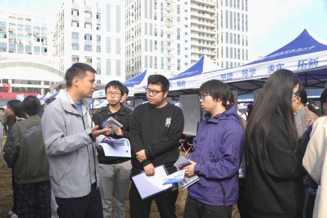 323家企业携近2万岗位聚武职“抢才”：搭建高质量就业桥梁，助力2026届学子踏浪启程.docx