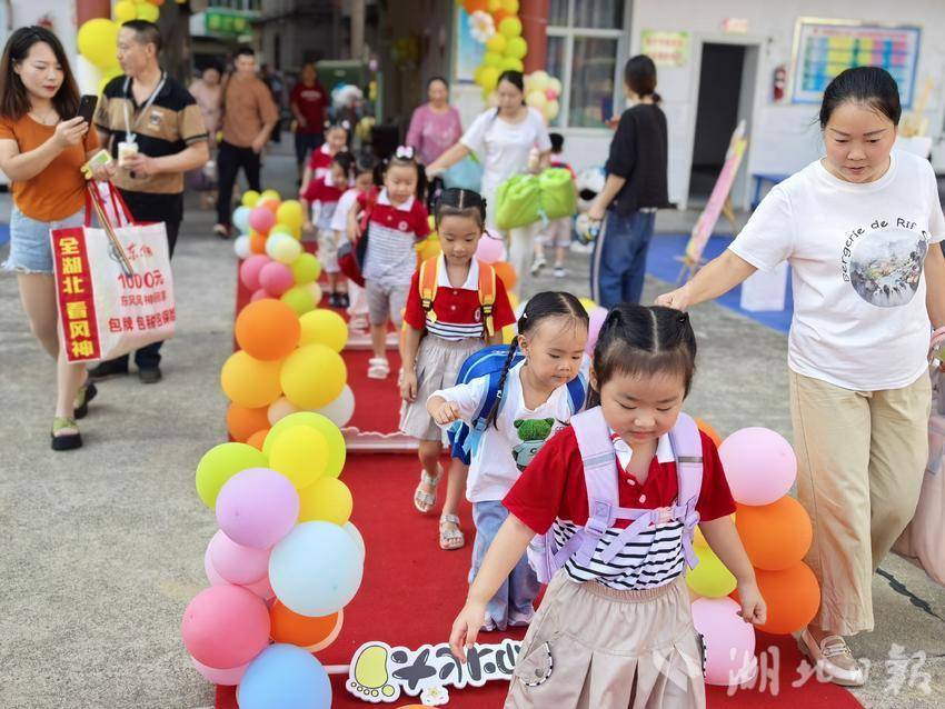 麻城市幼儿园开学第一天活动纪实.doc