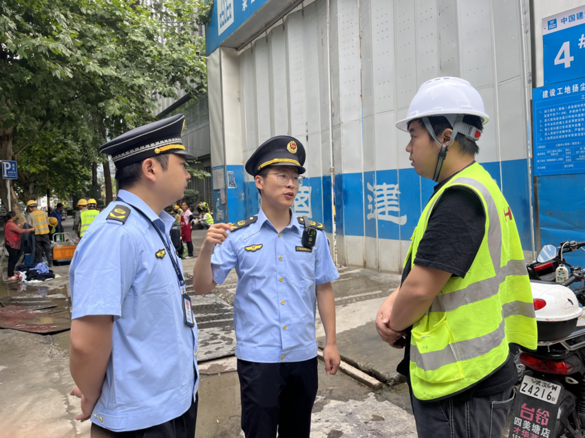 万松街道：持续深化扬尘治理专项整治行动，做好降尘先头兵7.18-.docx