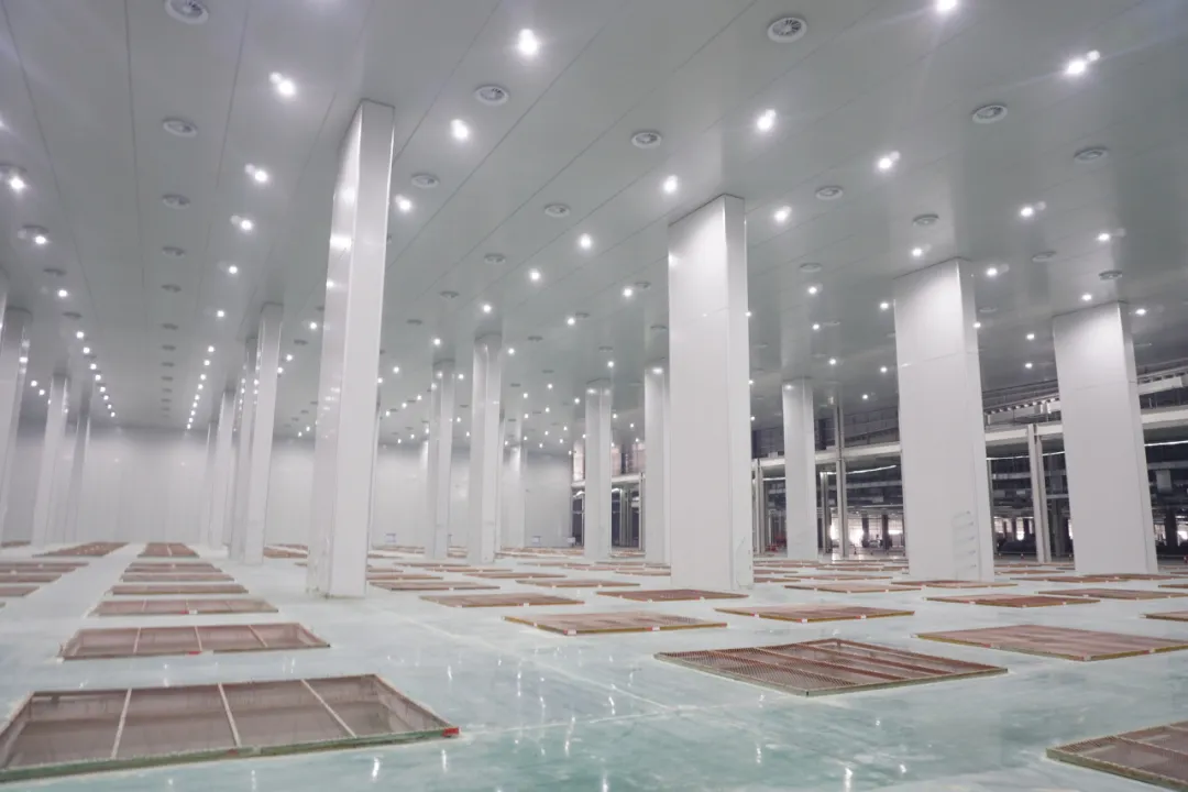 【一线传声】呼和浩特市新能源项目拉棒1车间具备生产设备进场条件.docx