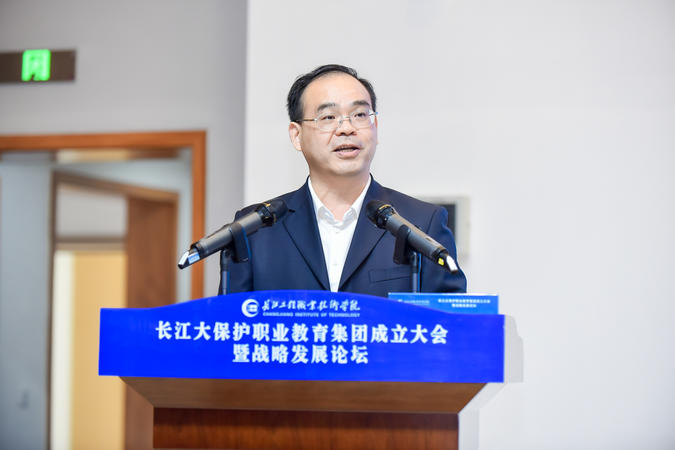 长江工程职业技术学院党委书记向家文致辞