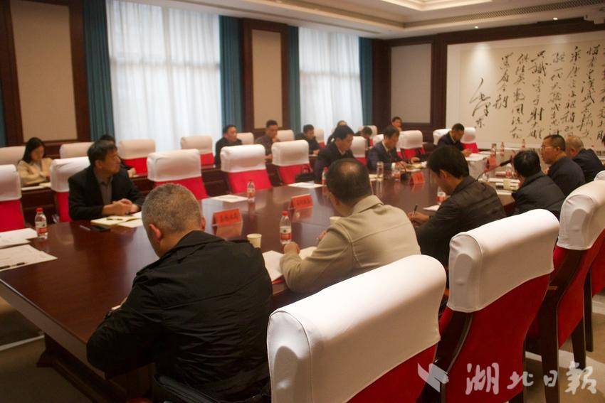 胡金云等县领导继续参加县政协委员分组讨论(1).doc