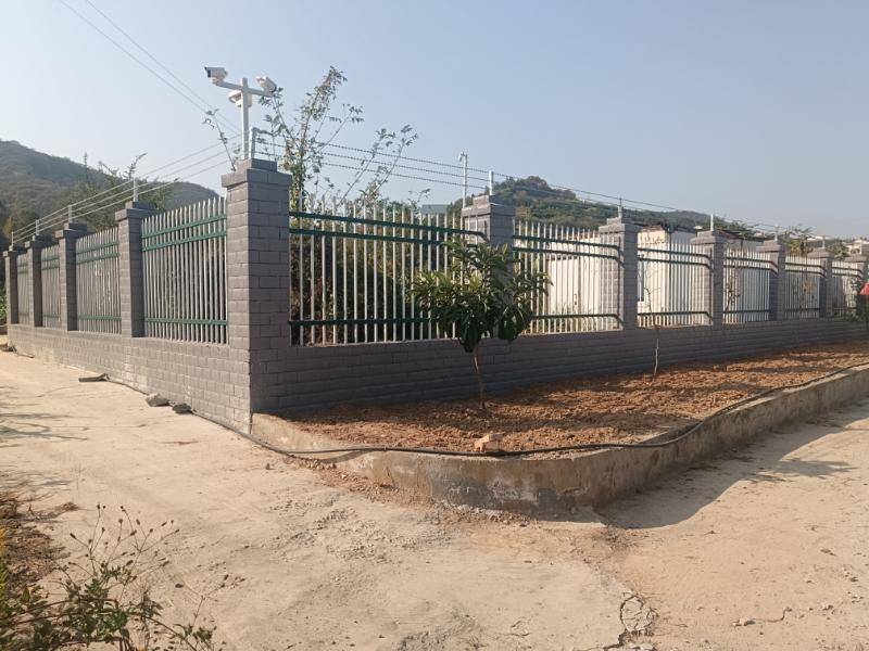 “地网”则是由电子围栏及场馆组成。1400米电子围栏与震动传感器组成的隐形防线，将恐龙蛋密集的核心区及重点露头区域覆盖起来，确保无死角。