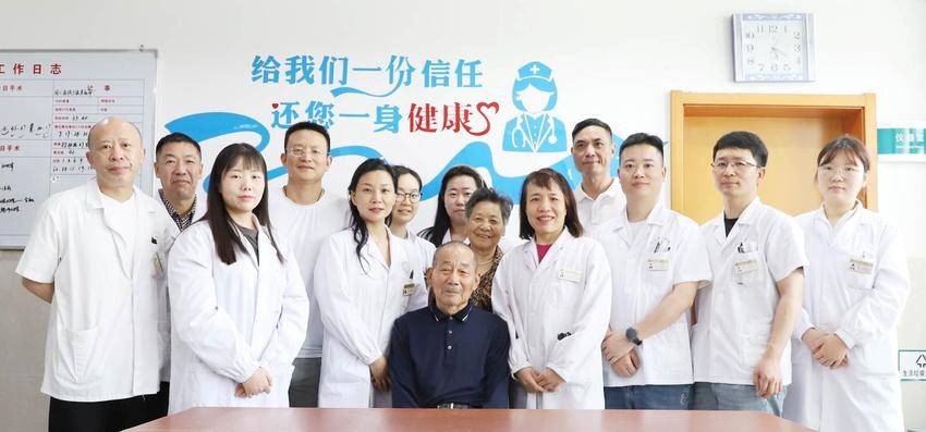 天门一医成功实施首例百岁老人白内障手术创医院高龄患者治疗新纪录.docx