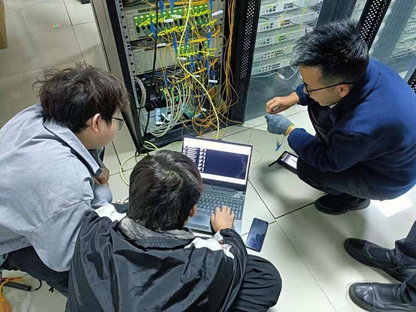 房县完成电子政务外网出口割接 筑牢数字政府服务“高速路”.docx