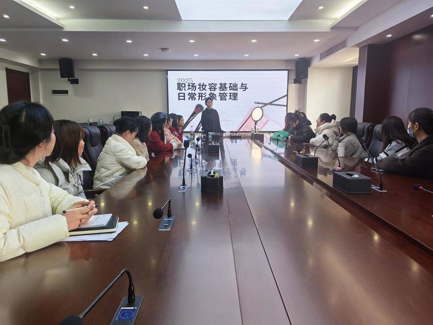 妆点“她”时代，绽放“她”魅力——罗家桥街道庆“三八”妇女节美妆体验培训活动.docx