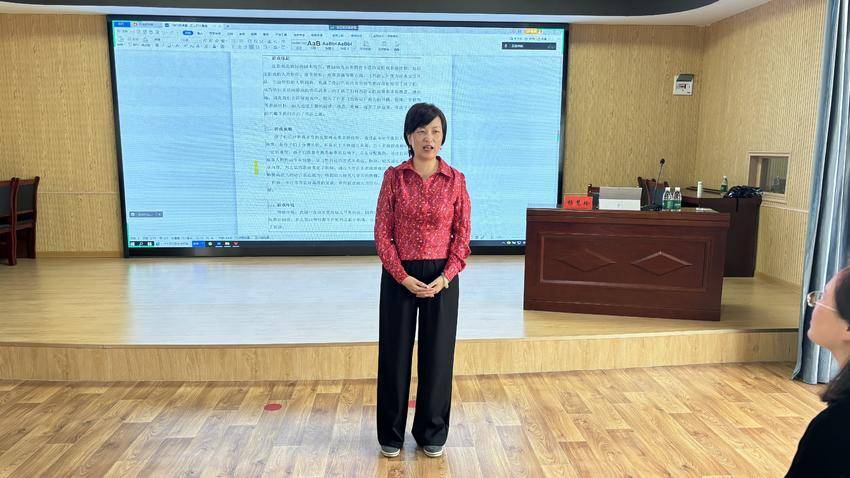 仙桃市育才幼儿园幼儿园游戏活动案例及撰写专题培训活动简报.doc