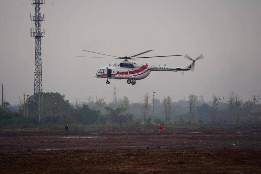 武当山航空护林站直升机群亮剑湖北省森林火灾应急演练.docx