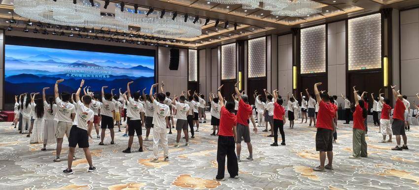 百名海外校友子女于武当山感受中华文化魅力.docx