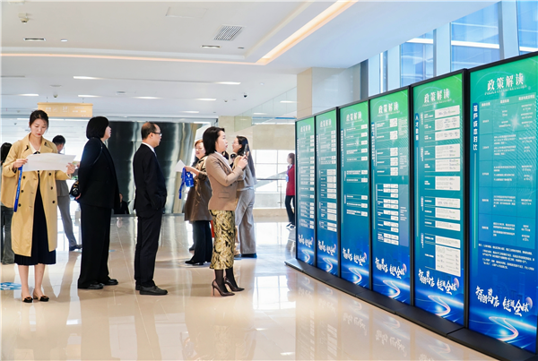 湖北葛店国家经开区召开2025年一季度全球招商大会_fororder_图片50