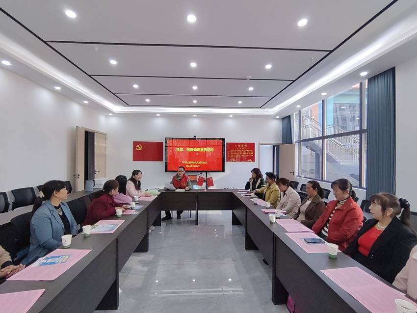 东城经济开发区黎明社区开展“便民利民惠民”活动.doc